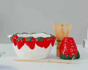 Juego de cuencos para matcha hechos a mano con relieve rojo y diseño de fresa: Regalo para la ceremonia del té
