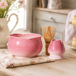 Service à matcha à fleurs roses, service à matcha en céramique fait main, bol fleuri pour la cérémonie du thé, cadeau matcha pour elle