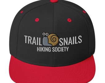 Vandringskeps med snapback: Trail Snails Hiking Society - Friluftsutrustning, justerbar keps, perfekt för äventyr och vandringsturer!