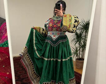 Grön lång afghansk nikkah kochi-klänning för bruden