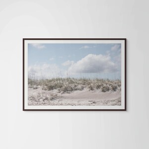 Stampa fotografica di dune di sabbia costiere, paesaggio della spiaggia di Amelia Island, fanerogame marine e nuvole, arte murale tranquilla dell'oceano, decorazione della natura