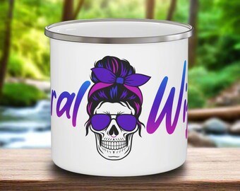 Taza de camping esmaltada "Feral Wife", regalo para viajes de aventura, divertida, para amantes de la naturaleza, taza acogedora para bebidas al aire libre.