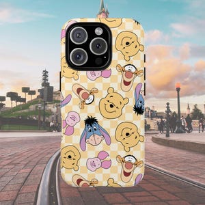 Custodia per cellulare ispirata a Winnie the Pooh e i suoi amici / Custodia magica per cellulare / Disponibile per dispositivi iPhone, Samsung e Google!
