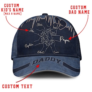 Personalisierte dunkelblaue Denim-Baseballmütze für Papa Papa - Herzschlag-Fauststoß-Hut mit Kindernamen - Geschenk zum Vatertag Opa Ehemann