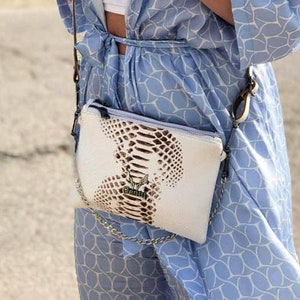 Weiße texturierte 2-in-1 Clutch - Vielseitig und schick