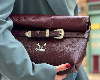 Bordeaux Leather Handbag with Buckle – A Timeless and Stylish Accessory