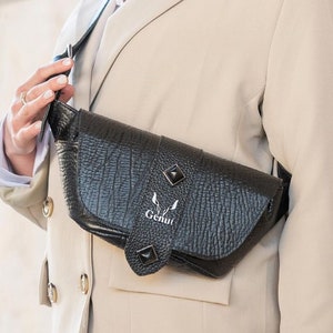 Handgefertigte Gürteltasche aus Echtleder in Schwarz - Stylisch und Funktionell