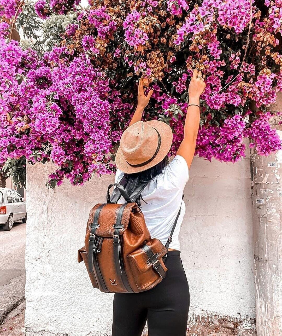 Unisex Large Brown Leather Backpack With Shadow Detail  display picture 2