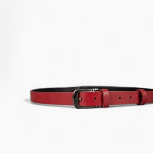Rode lederen riem voor dames: stoer en elegant