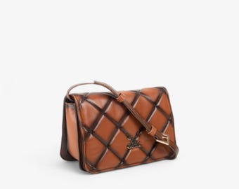Borsa a tracolla in pelle trapuntata color cuoio - Elegante e versatile