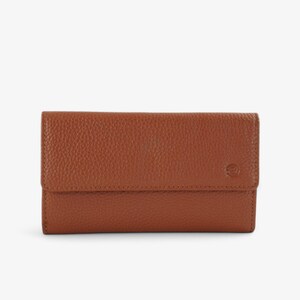 Cartera de piel marrón para mujer con protección RFID: elegante y práctica.