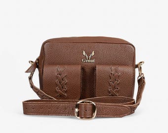Bolso de hombro de piel marrón con bolsillos - Elegancia y funcionalidad hechas a mano