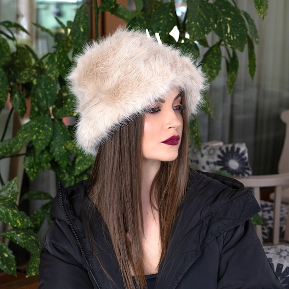 Cozy faux fur winter hat ICE QUEEN FAUX FUR BUCKET HAT – AKIRA main image 4
