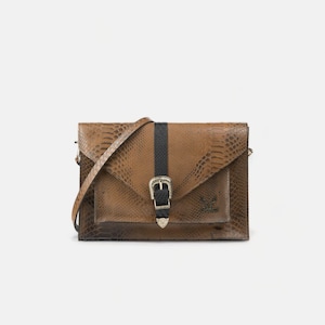 Brown Envelope Clutch with a Clasp – Timeless Elegance and Craftsmanship