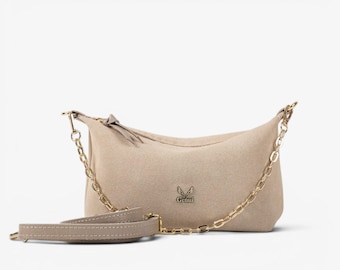 Beige suède leren schoudertas met ketting – Handgemaakte Griekse kleine crossbodytas met ritssluiting