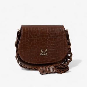 Bolsa de ombro marrom com corrente de couro - Luxuosa e elegante