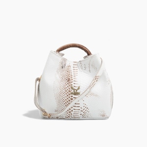 White Leather Handbag with Round Handle – A Touch of Elegance and Modern Style