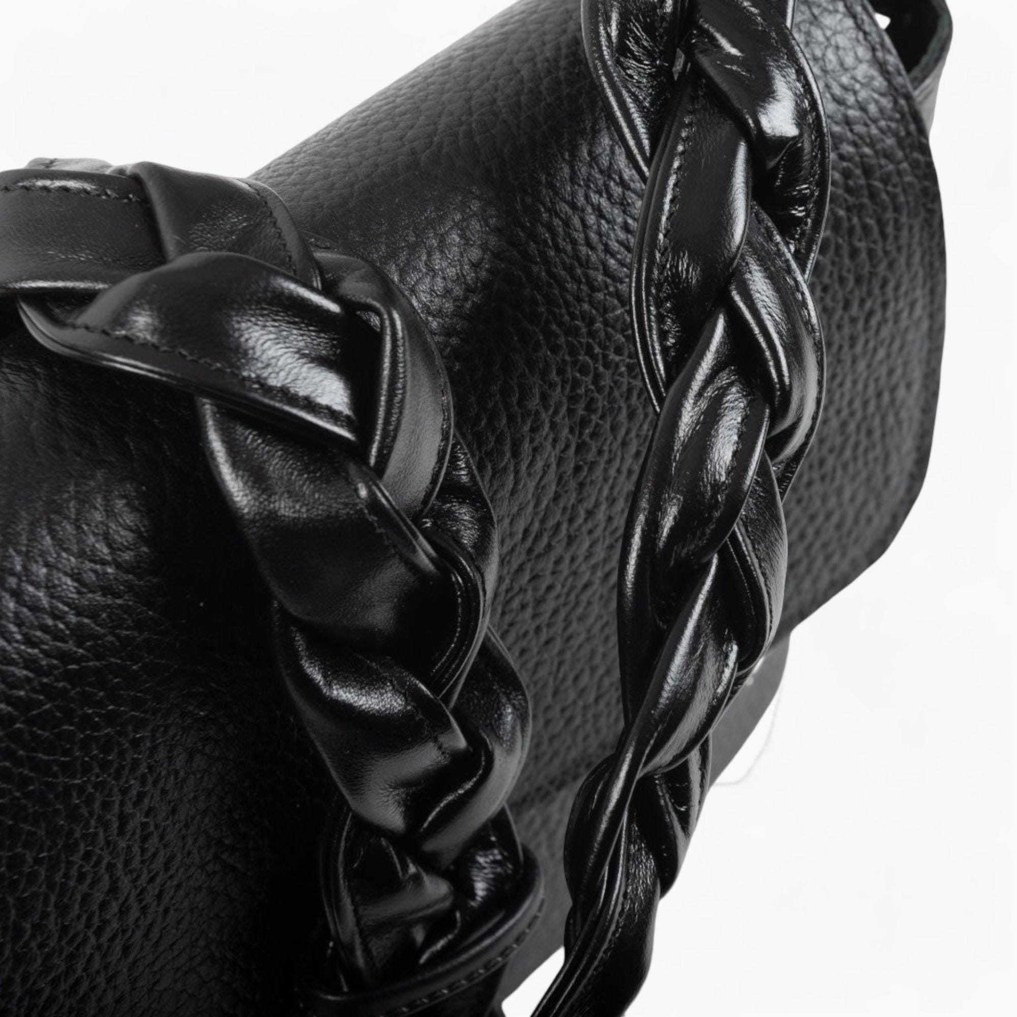 編み込みストラップ付きブラックレザーバッグ - 洗練された多用途な