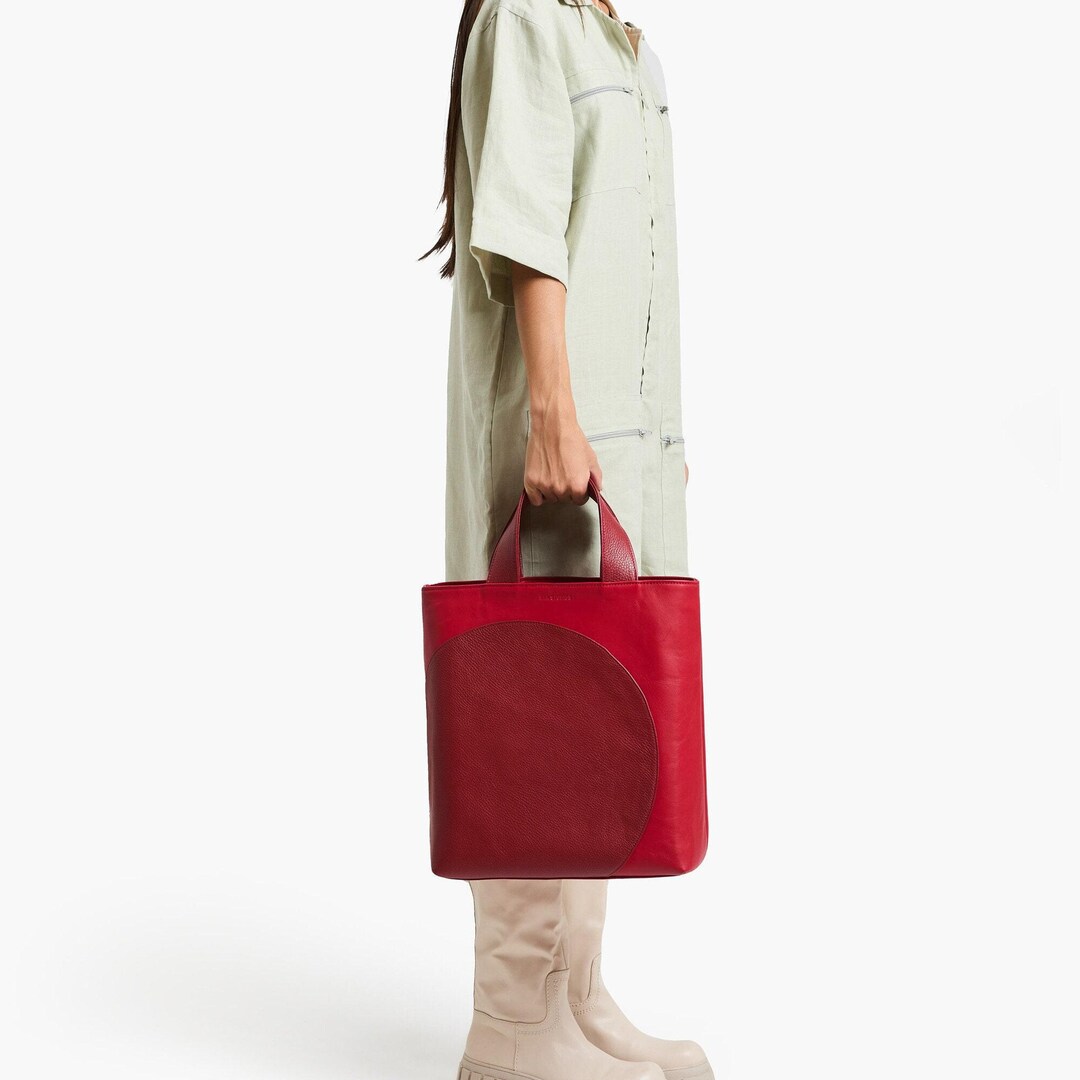Leather Handbag in Red Shades – A Bold Statement of Modern Elegance - Etsy