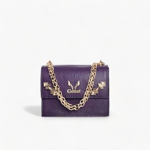 Handgefertigte Kleine Lila Ledertasche mit Goldener Kette - Ein Statement der Eleganz