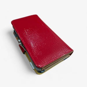 Cartera de piel roja: diseño elegante, compacto y perfecto para regalar. imagen 2