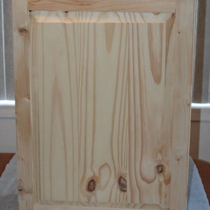 Thread Spool Rack - Enclosed Cabinet with 152 long pegs - Sewing - Embroidery - 24023