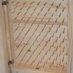 Thread Spool Rack 24024 - Enclosed Cabinet with 127 long pegs - Sewing - Embroidery