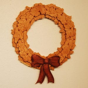 Beautiful carved wooden Christmas Wreath 20 inches - hand painted pine   10147 -