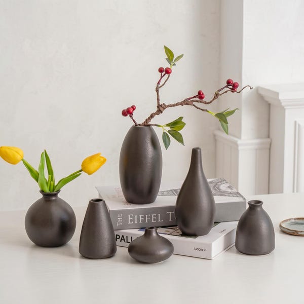 Vaso in ceramica giapponese: vaso per fiori singolo minimalista Wabi Sabi, piccolo vaso per fiori in stile Ikebana nero opaco, decorazione per la casa.