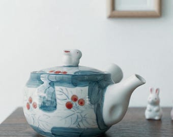 Japanese Side Handle Teapot: Kyusu Ceramic Teapot with Infuser, Blue Floral Rabbit Lid Tea Pot 13.5oz