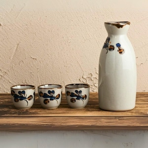 Minimalist Japanese Sake Set – Wabi-Sabi Ceramic Carafe & Cups | Rustic Blue Floral Pottery | 150ml / 300ml Tokkuri Bottle | Ochoko cups