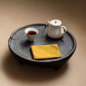 Mały stolik kawowy Wabi Sabi, japońska taca, miniaturowy stolik z opalanego drewna, okrągły czarny stolik z drewna, wystrój Japandi, niski stolik kawowy, styl Zen