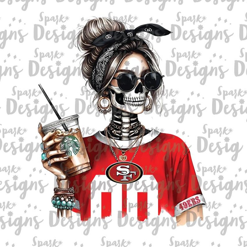 Peut inclure: Illustration num&eacute;rique d'un squelette portant un maillot rouge et blanc avec le texte "49ERS" et un collier de cha&icirc;ne en or. Le squelette tient une tasse de caf&eacute; avec un logo vert. Le squelette a les cheveux noirs, un bandana noir et des lunettes de soleil.