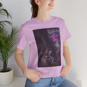 Koszulka Neon Moon – Fantazyjny obraz olejny spotyka muzykę country | Koszulka wyprodukowana etycznie dla miłośników sztuki i muzyki zdjęcie 10