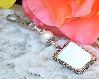 Wedding bouquet photo charm with Freshwater pearl. Pearl memorial photo charm - 1 or 2 sided. Bridal shower gift.