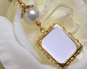 Wedding bouquet photo charm. Gold tones Memorial photo charm. Bridal bouquet charm with small picture frame, white shell pearl- gold tones.