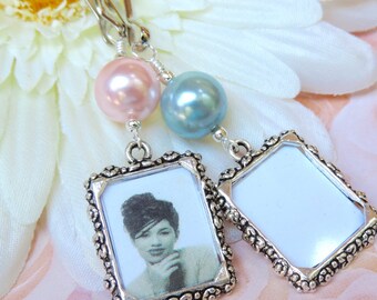 Wedding bouquet photo charm with white, pink or blue pearl. Memorial and wedding keepsake. Gift for a bride.