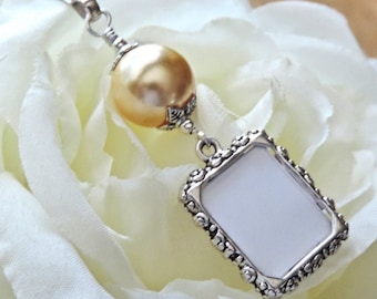 Wedding bouquet photo charm with gold pearl and small picture frame. Memorial photo for Bouquet. Bridal shower gift.