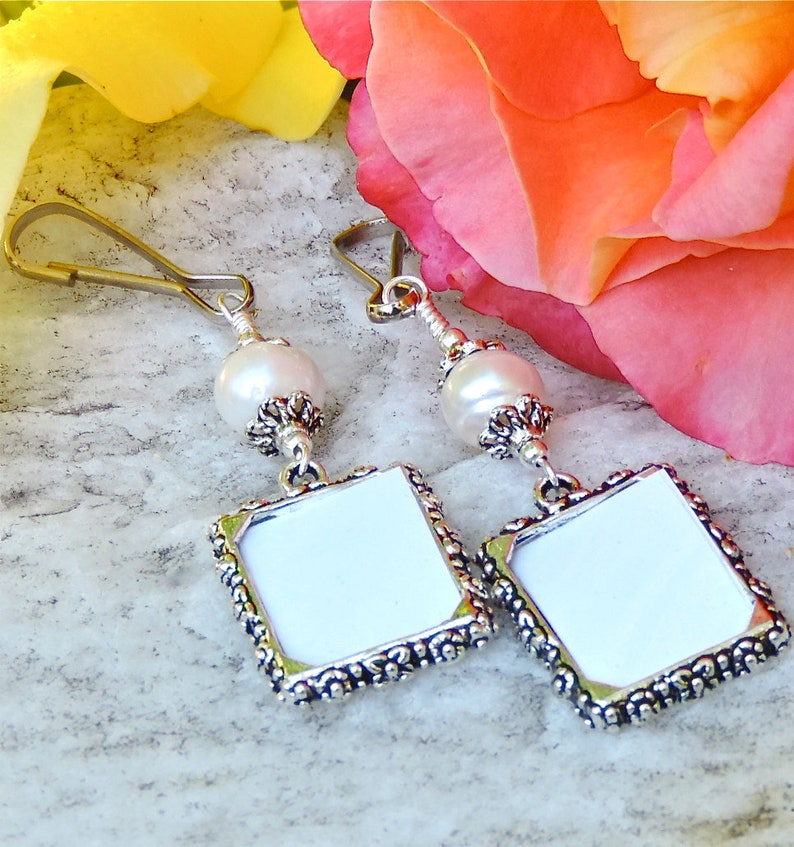 Wedding bouquet photo charms. 2x Pearl memorial charms. Set of 2 bridal bouquet charms. Pair of pearl Wedding keepsakes. Bridal shower gift. Freshwater pearls