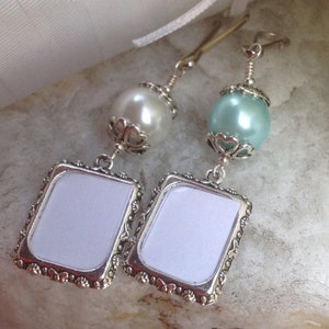 Wedding Bouquet photo charm with small picture frame and pearl bead. Memorial photo charm. Bridal shower gift. Gifts under 20. Light blue
