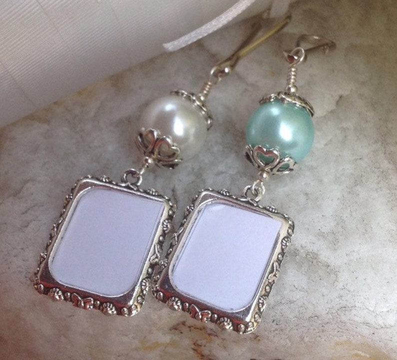 Wedding Bouquet photo charm with small picture frame and pearl bead. Memorial photo charm. Bridal shower gift. Gifts under 20. Light blue