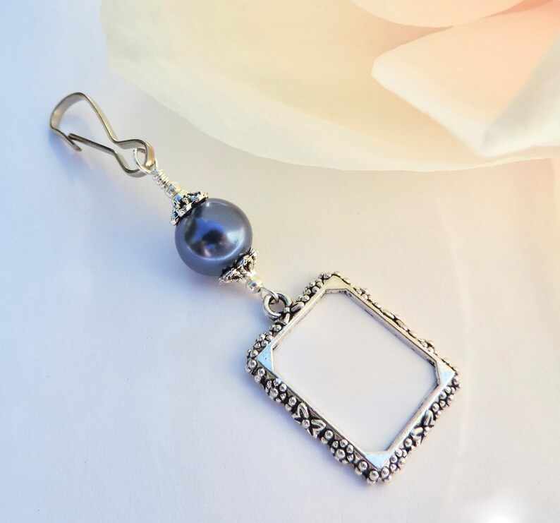 Wedding bouquet photo charms. 2x Pearl memorial charms. Set of 2 bridal bouquet charms. Pair of pearl Wedding keepsakes. Bridal shower gift. Navy shell pearls