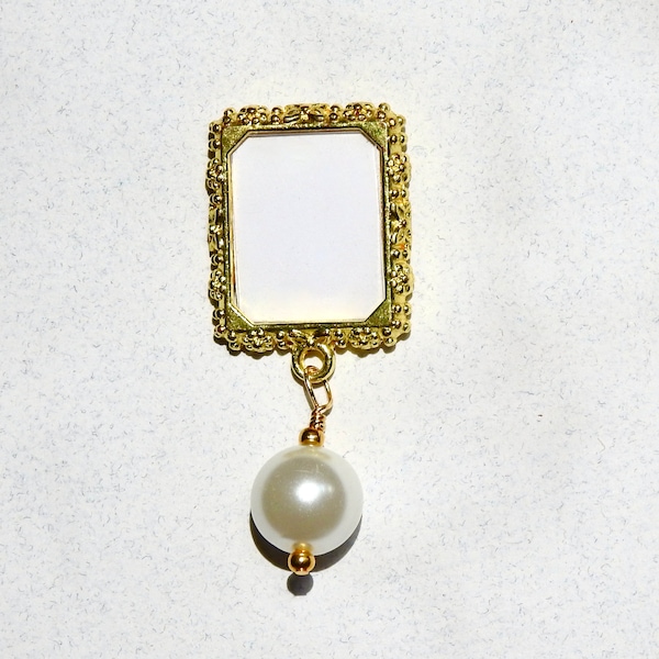 Memorial photo lapel pin with small picture frame and pearl bead. Remembrance photo lapel pin.