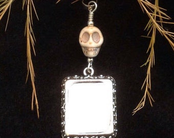 Skull photo charm. A small skull bead with a picture frame. Halloween or Day of the Dead accessory.