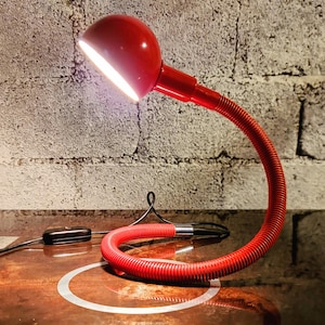 Space Age Design 1970er Jahre HEBI Lampe von Isao Hosoe - Harvey Guzzini - Rot
