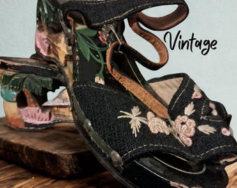 Vintage 1940s Philippine Carved Wood Souvenir Wedge Sandals — Embroidered Flower Uppers
