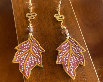 Brincos de fibra batik