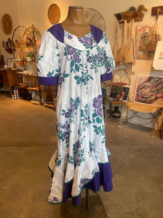 vintage Hawaiian mumu dress
