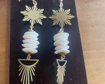 Messing und Perlen Ohrringe