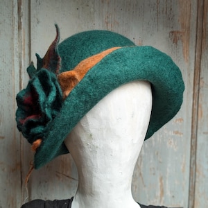 Green cloche hat, Millinery hat, Felt hat, Felted Hats, hat, 1920 Hat, Art Hat, 1920&#39;s hat, green hat, Mrs Fisher hat, Art Deco hat